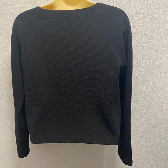 Black top - Picture 2 of 3